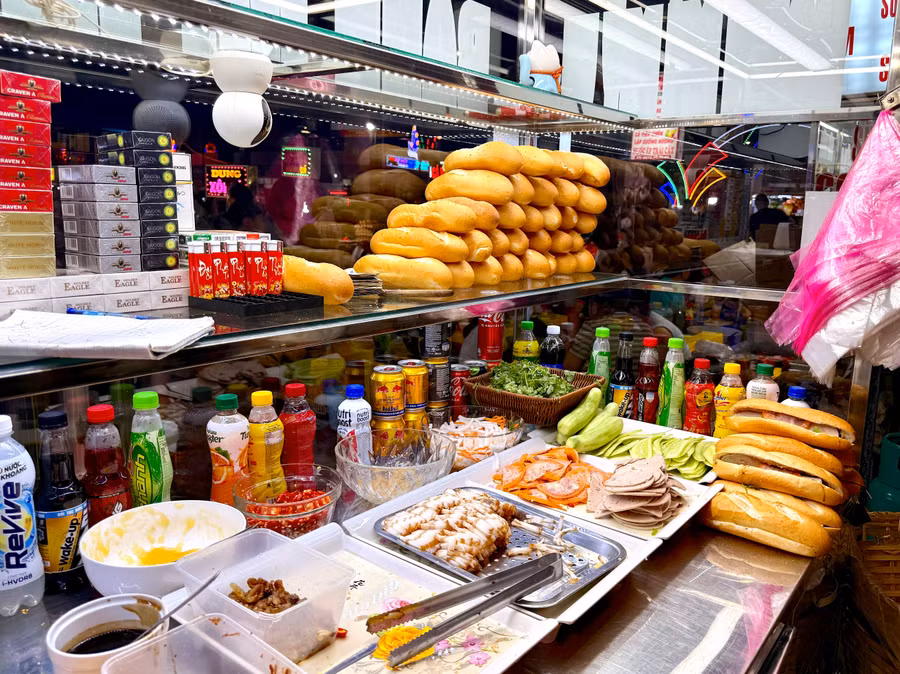 gia-lai-canh-bao-nguy-co-ngo-doc-tu-pate-sot-bo-trung-trong-banh-mi-8397.jpg