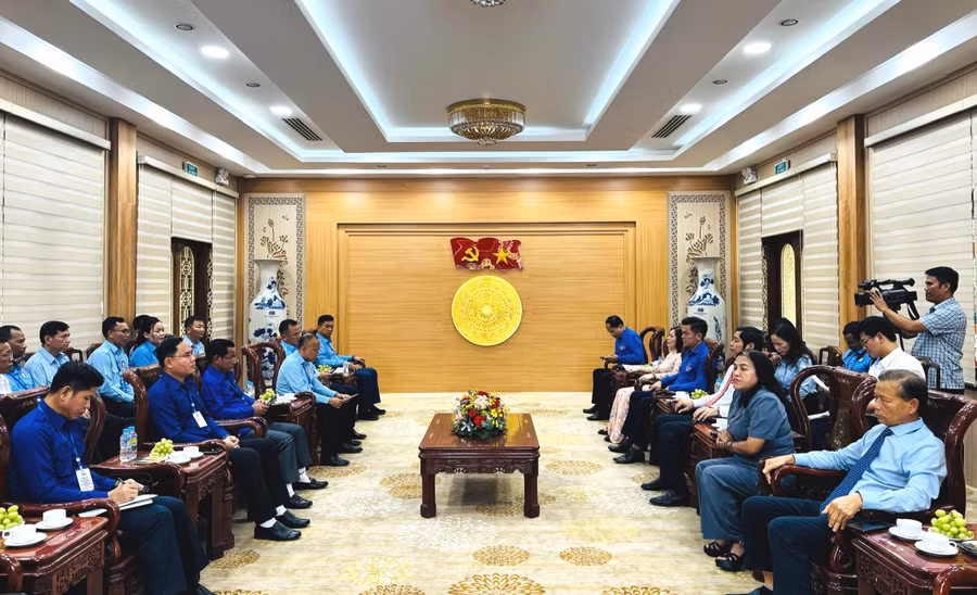 quang-canh-buoi-tiep.jpg