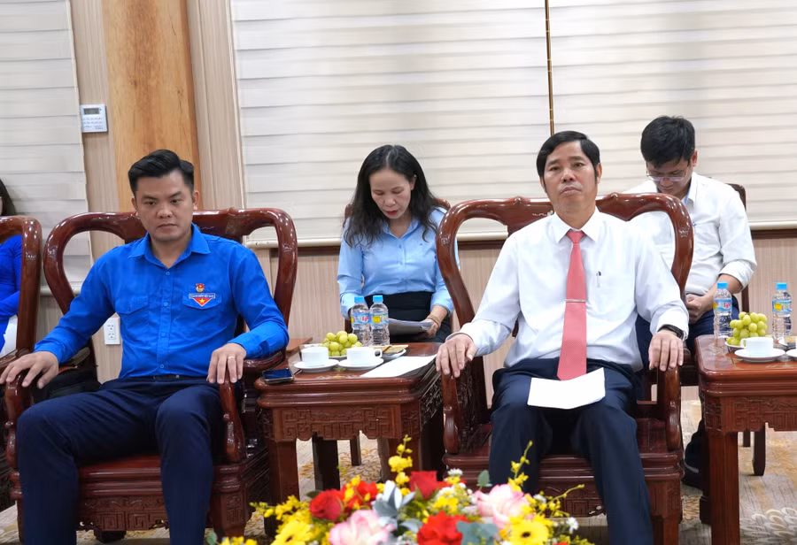 dong-chi-tran-minh-son-uy-vien-ban-thuong-vu-tinh-uy-pho-chu-tich-thuong-truc-uy-ban-mttq-viet-nam-tinh-gia-lai-phat-bieu-tai-buoi-tiep.jpg