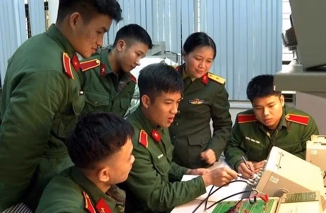 tien-si-bac-si-ckii-co-the-duoc-phong-ham-thieu-ta-khi-vao-quan-doi-nhan-dan-viet-nam.jpg