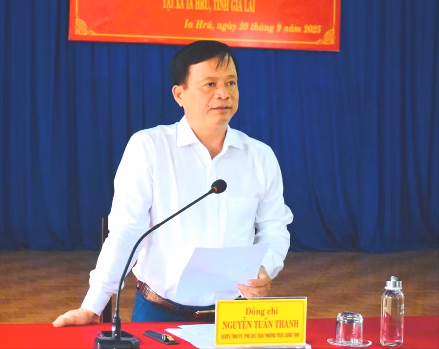 pho-chu-tich-thuong-truc-ubnd-tinh-phat-bieu-chi-dao-tai-buoi-lam-viec-voi-xa-ia-hru.jpg