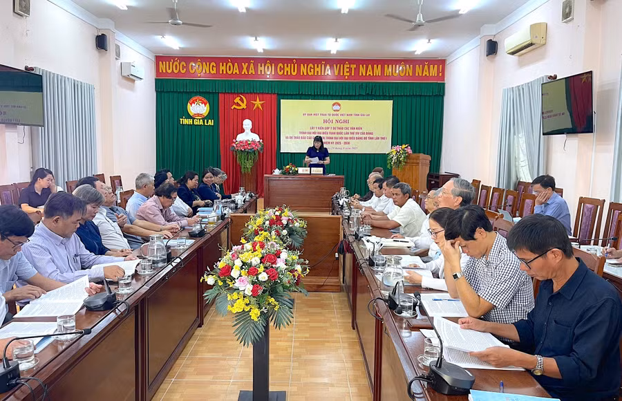quang-canh-hoi-nghi-lay-y-kien-gop-y-du-thao-cac-van-kien-bao-cao-chinh-tri-trinh-dai-hoi-dang.jpg