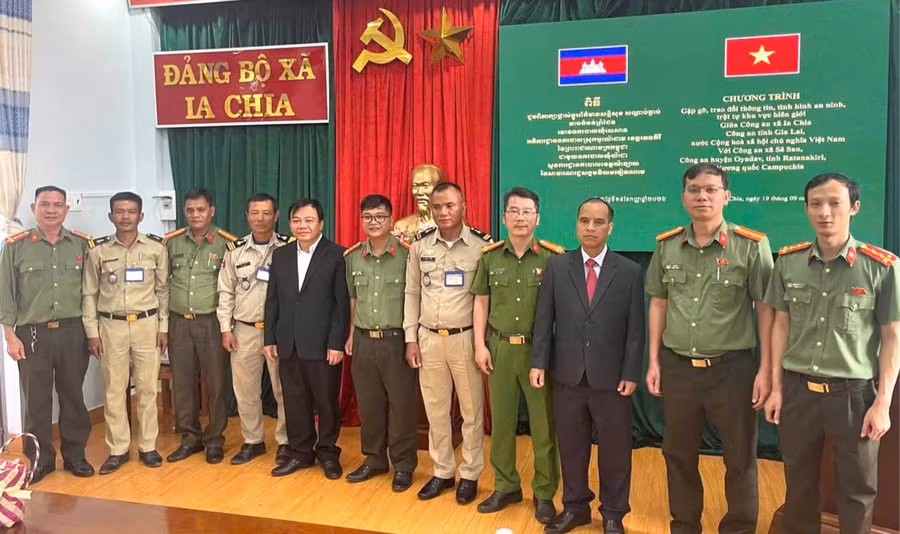 cong-an-xa-ia-chia-to-chuc-hoi-nghi-phoi-hop-voi-cong-an-xa-se-san-cua-vuong-quoc-campuchia.jpg
