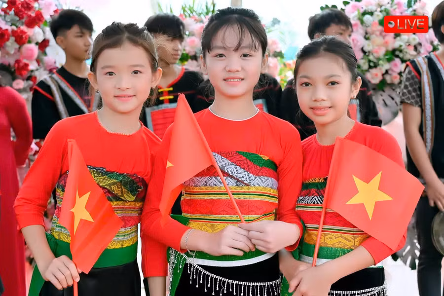 cac-em-hoc-sinh-no-nuc-chuan-bi-buoc-vao-nam-hoc-moi.jpg
