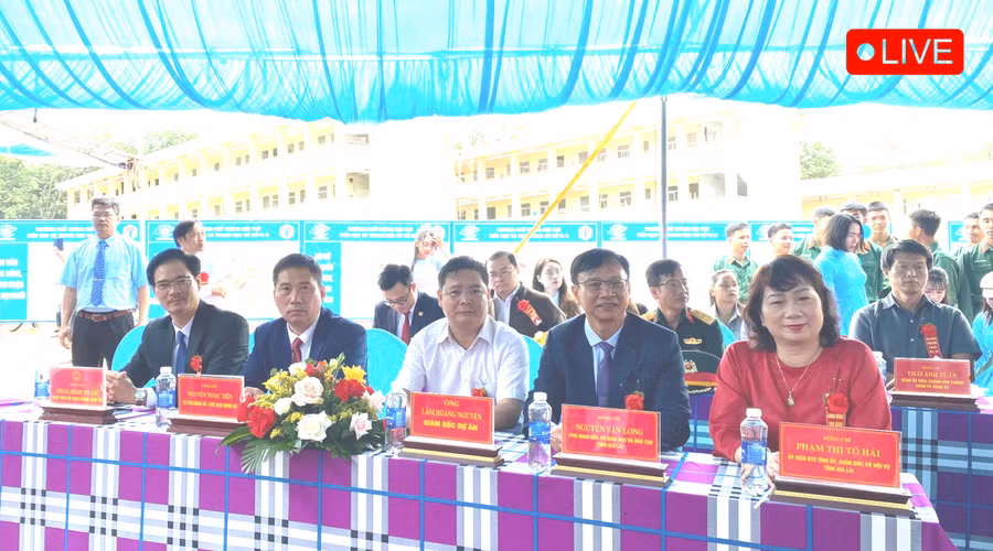 dong-chi-pham-thi-to-hai-du-le-khai-giang-tai-xa-ia-o-2817-3080.jpg