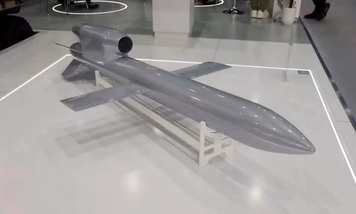 mo-hinh-ten-lua-fp-5-tai-trien-lam-idex-2025.jpg
