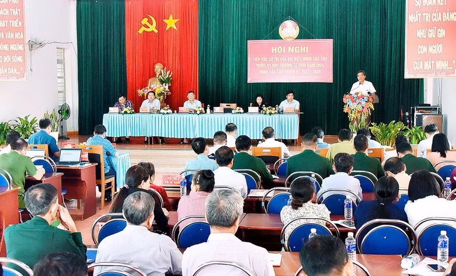 bi-thu-tinh-uy-chu-tich-hdnd-tinh-ho-van-nien-bg.jpg