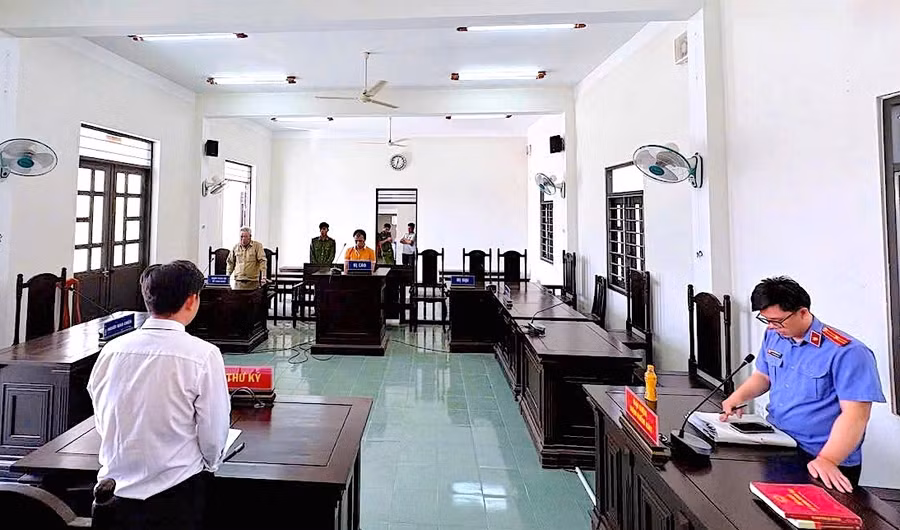 quang-canh-phien-toa.jpg