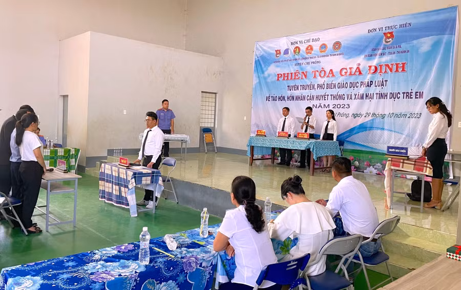 quang-canh-phien-toa-gia-dinh-tai-truong-thcs-le-dinh-chinh-xa-ia-lau-huyen-chu-prong-anh-moc-tra.jpg