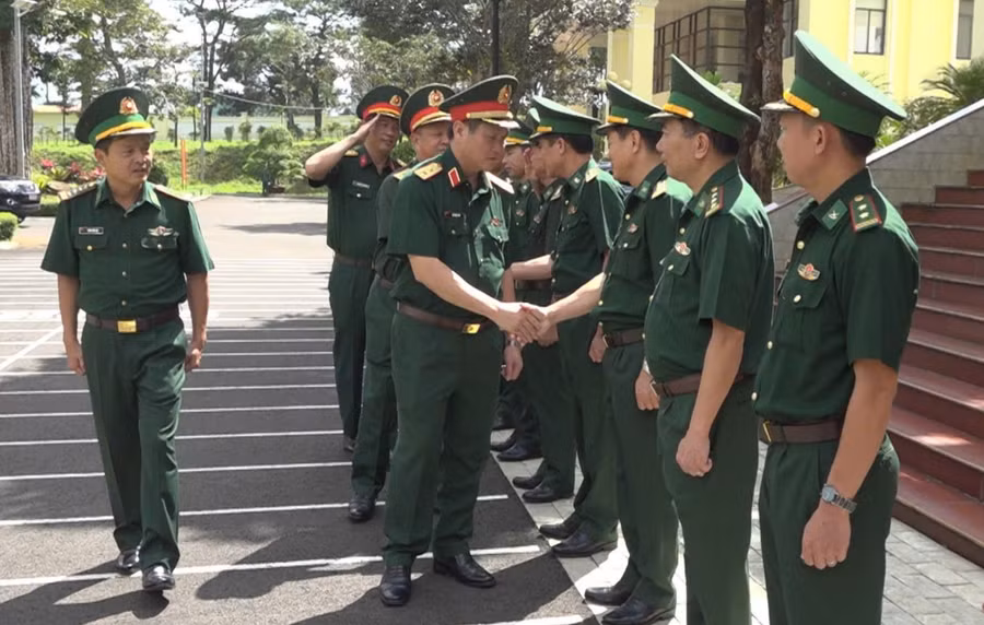 doan-cong-tac-quan-khu-5-tham-kiem-tra-ban-chi-huy-bdbp-tinh-gia-lai-3812.jpg