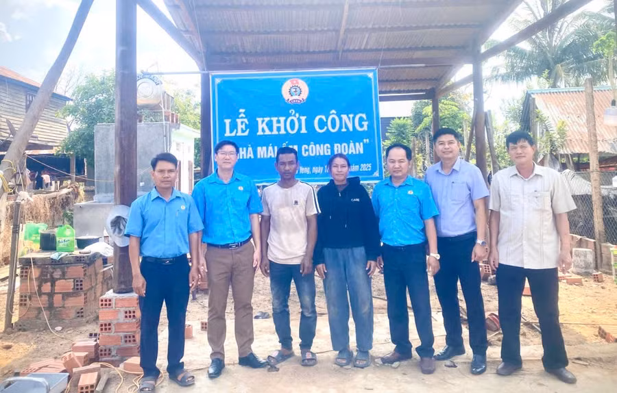 quang-canh-le-khoi-cong-xay-dung-nha-mai-am-cong-doan-cho-doan-vien-siu-hnhan-cong-doan-co-so-xa-ia-yeng.jpg