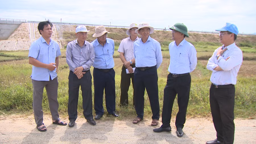 pho-chu-tich-ubnd-tinh-nguyen-tu-cong-hoang-cho-chu-truong-giai-quyet-vuong-mac-tai-tram-dung-nghi-doan-cao-toc-hoai-nhon-quy-nhon.jpg