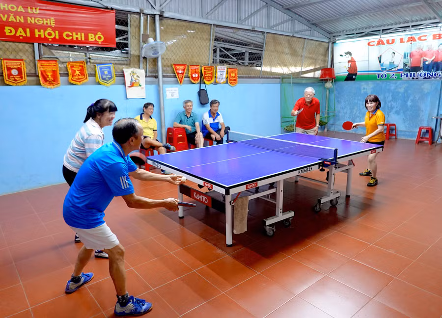 hang-ngay-cac-thanh-vien-clb-bong-ban-to-dan-pho-2-phuong-hoa-lu-deu-tap-trung-ve-hoi-truong-to-dan-pho-de-tap-luyen-vui-choi-the-thao-anh-moc-tra.jpg