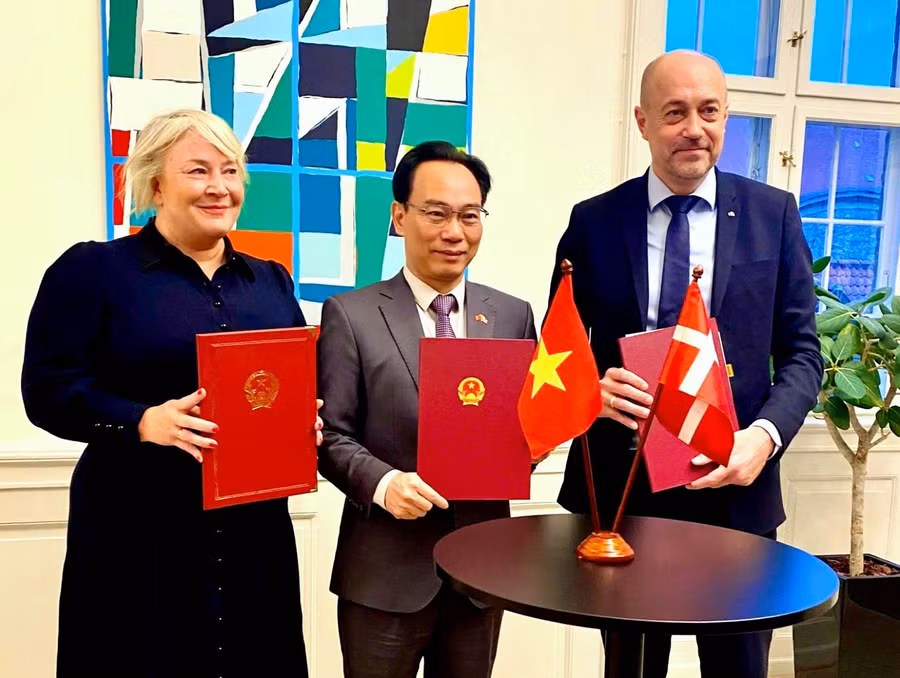 sinh-vien-hoc-sinh-viet-nam-duoc-huong-gi-tu-hop-tac-giao-duc-voi-dan-mach.jpg