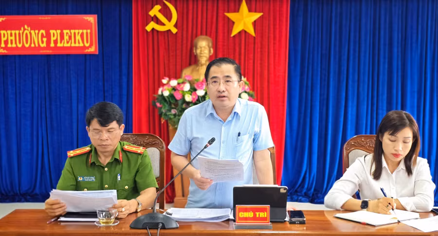 chu-tich-ubnd-phuong-pleiku-dang-toan-thang-phat-bieu-tai-cuoc-hop.jpg