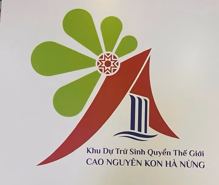 thiet-ke-logo-cua-tac-gia-nguyen-quoc-trong-sonca.jpg