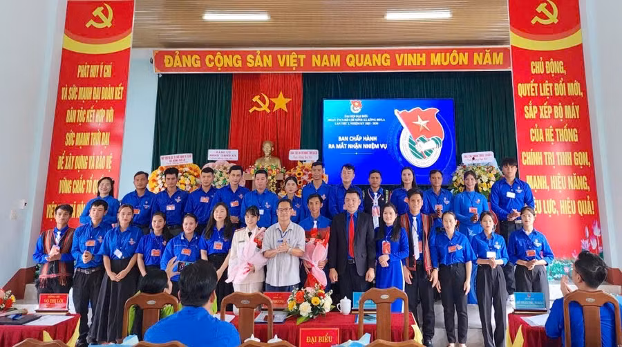 ban-chap-hanh-doan-xa-kong-bo-la-nhiem-ky-2025-2030-ra-mat-dai-hoi.jpg