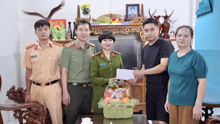 thuong-ta-ksor-hbo-khap-tham-hoi-dong-vien-dai-uy-phung-quoc-chung-bi-thuong-khi-thuc-hien-nhiem-vu.jpg