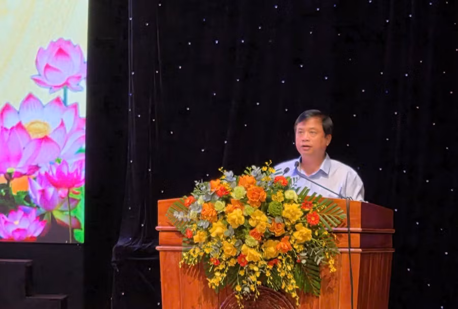 pho-chu-tich-thuong-truc-ubnd-tinh-nguyen-tuan-thanh-trinh-bay-tham-luan-ve-giai-phap-nang-cao-hieu-qua-cong-tac-dan-van-cua-co-quan-nha-nuoc-cac-cap-trong-tinh-anh-hong-thuong.jpg