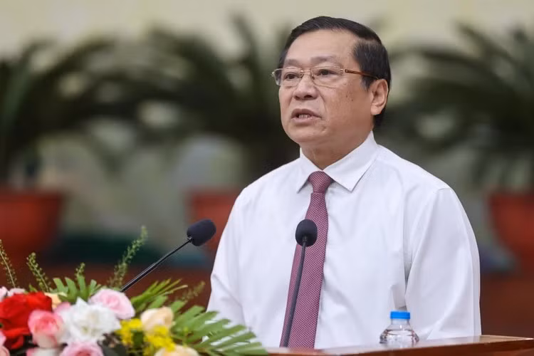 dong-chi-lai-xuan-mon-uy-vien-trung-uong-dang-pho-truong-ban-thuong-truc-ban-tuyen-giao-va-dan-van-trung-uong-giam-doc-trung-tam-bao-chi-dai-hoi-xiv.jpg