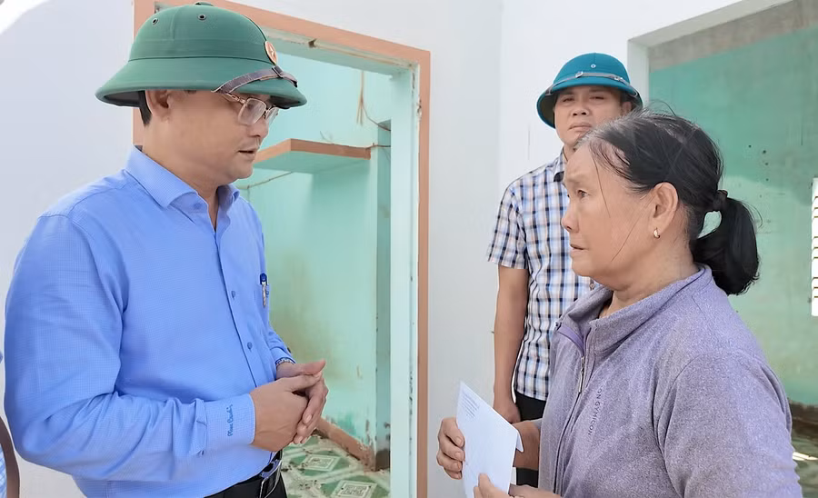 pho-chu-tich-ubnd-tinh-dong-vien-gia-dinh-ba-vo-mang-phuong-hoai-nhon-dong.jpg
