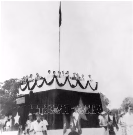 Sáng 2/9/1945, tại Quảng trường Ba Đình lịch sử, Chủ tịch Hồ Chí Minh đọc Tuyên ngôn Độc lập, khai sinh nước Việt Nam Dân chủ Cộng hòa. Ảnh: TTXVN