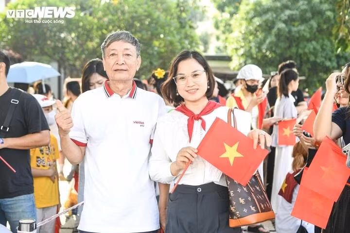83c562b16352eb0cb243-07572233.jpg