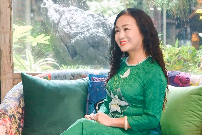 NSND Vi Hoa được mệnh danh “chim sơn ca của núi rừng Tây Bắc”, "Sơn ca miền biên cương".