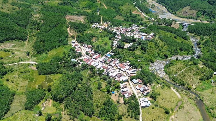 Thôn Lao Đu giữa bát ngát núi rừng Trường Sơn Ảnh: Nguyễn Thành