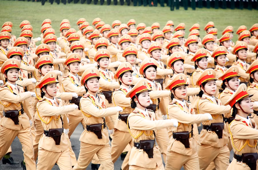 Khối nữ chiến sĩ Cảnh sát giao thông - một trong hai khối nữ của Bộ Công an góp mặt trong lễ diễu binh.