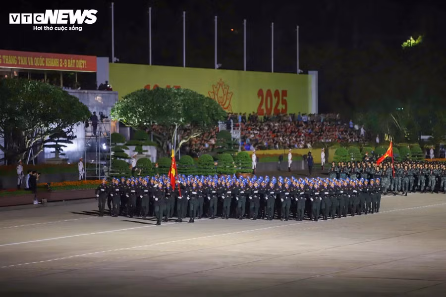 tong-hop-luyen-quang-truong-ba-d-15.jpg