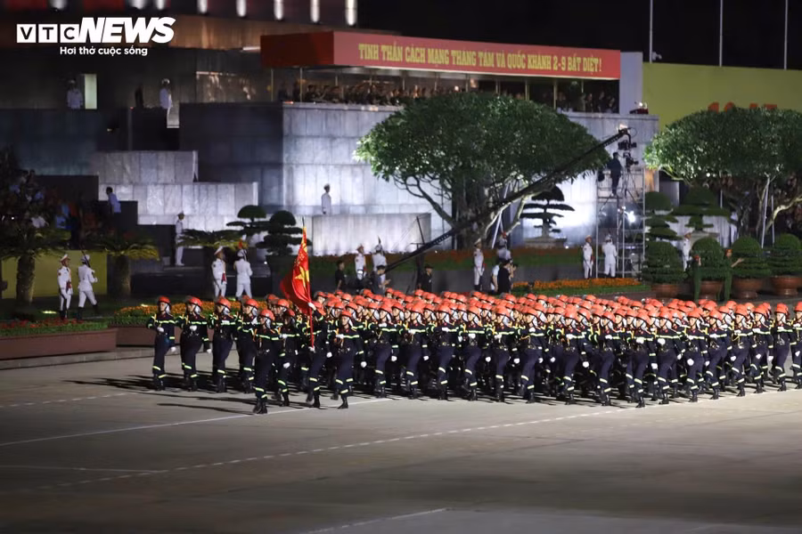 tong-hop-luyen-quang-truong-ba-d-13.jpg