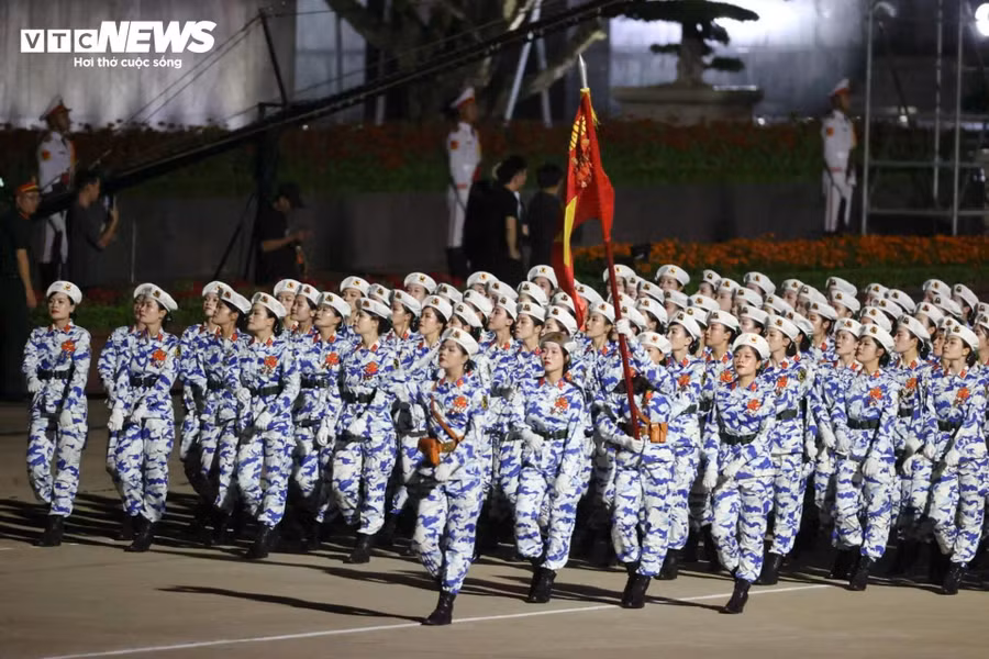 tong-hop-luyen-quang-truong-ba-d-8.jpg