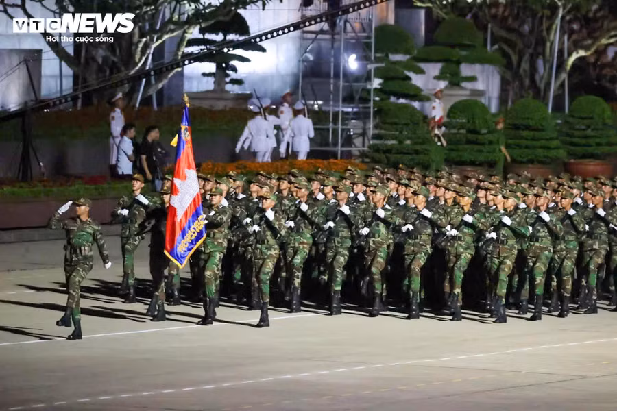 tong-hop-luyen-quang-truong-ba-d-10.jpg