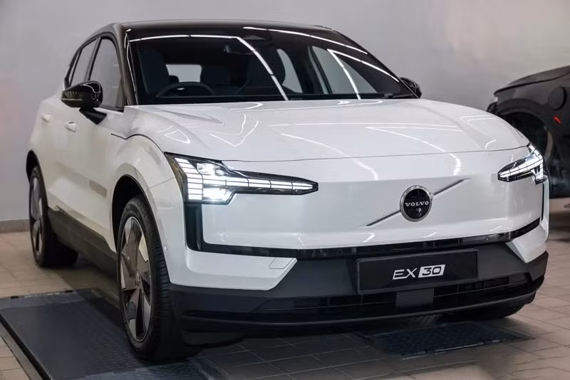 suv-volvo-ex30-2027-1.jpg