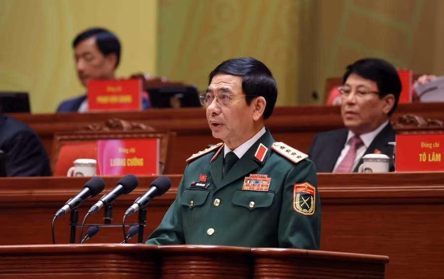 Đại tướng Phan Văn Giang - Ủy viên Bộ Chính trị, Phó Bí thư Quân ủy Trung ương, Bộ trưởng Bộ Quốc phòng - tham luận về vấn đề “Xây dựng Quân đội nhân dân cách mạng, chính quy, tinh nhuệ, hiện đại, làm nòng cốt xây dựng nền quốc phòng vững mạnh, hiện đại, gắn với nền an ninh nhân dân và thế trận lòng dân vững chắc”. Ảnh: TTXVN