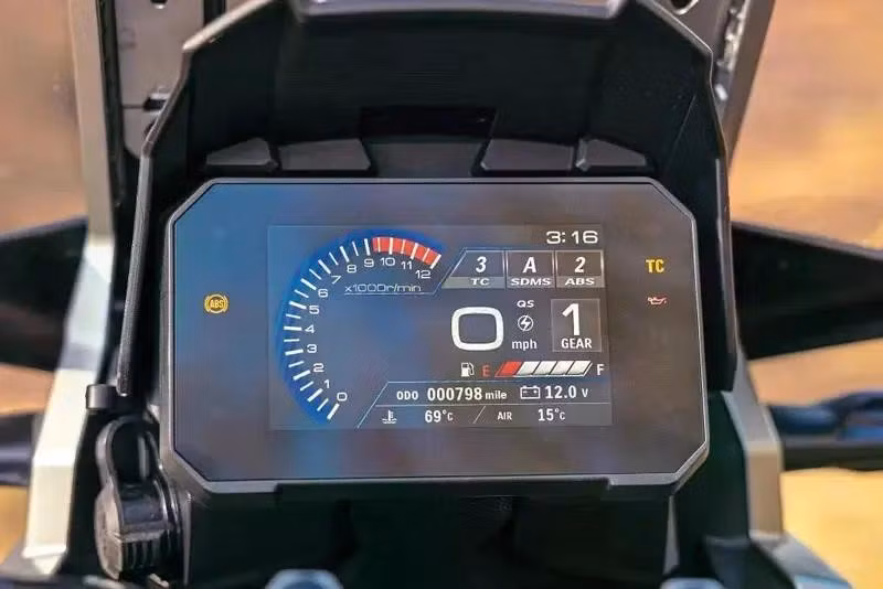 suzuki-v-strom-1050-2026-4.jpg