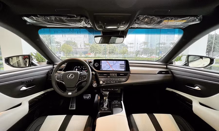 lexus-noi-that-es-f-sport.jpg