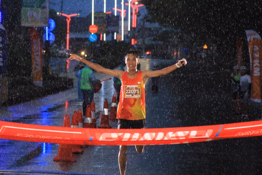 van-dong-vien-trinh-minh-tam-clb-gia-lai-marathon-ve-dich-dau-tien-o-cu-ly-21km-anh-hh.jpg