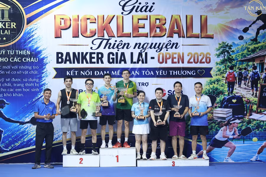 giai-pickleball-banker-gia-lai-ket-noi-nhung-tam-long-vi-hoc-sinh-kho-khan-2.jpg