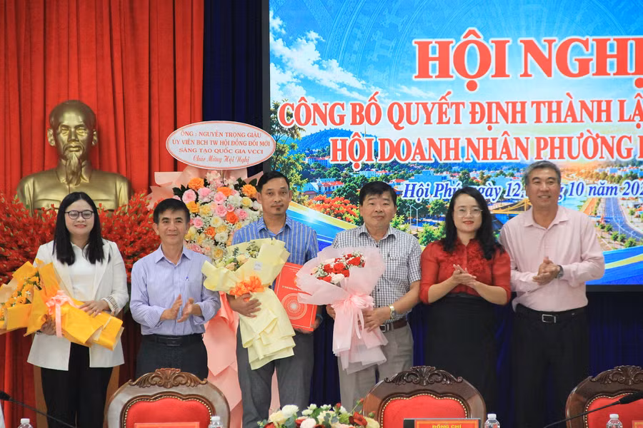 phuong-hoi-phu-ra-mat-hoi-doanh-nhan-phuong-hoi-phu.jpg