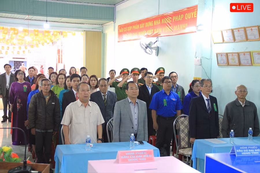 dkvbp-so-7-so-26-tue-tinh-phuong-dien-hong-thuc-hien-le-chao-co-8129.jpg