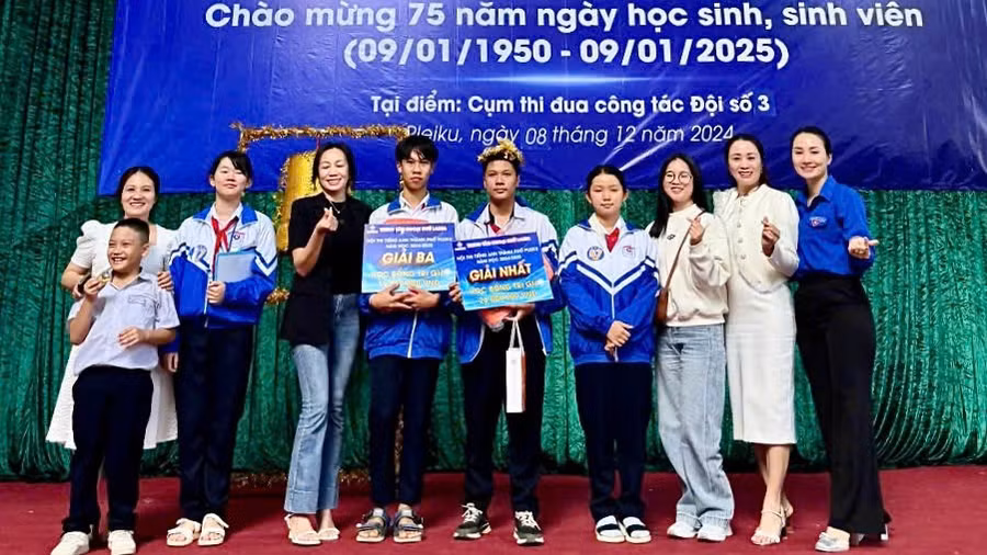 nguyen-viet-minh-nang-no-tham-gia-cac-cuoc-thi-tieng-anh-de-nang-cao-kien-thuc-cho-chinh-ban-than-minh-anh-nvcc.jpg