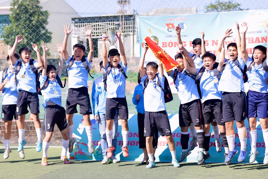 giai-bong-da-5-nguoi-khoi-thpt-nam-2025-1.jpg