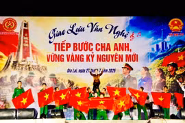 Giao lưu văn nghệ “Tiếp bước cha anh, vững vàng kỷ nguyên mới” thắt chặt tình đoàn kết quân dân
