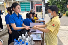 Túi đựng điện thoại miễn phí giúp thí sinh tránh vi phạm quy chế thi