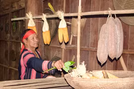 “Đánh thức” giá trị văn hóa từ lễ cúng mừng nhà rông mới ở làng Ơp