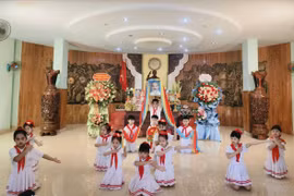 Hơn 20 năm mang bánh sinh nhật dâng Bác.