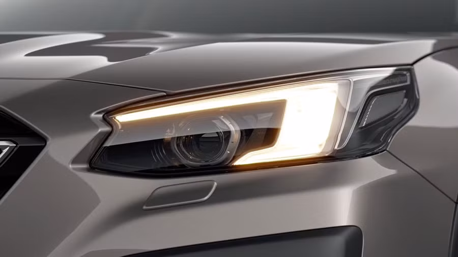 Xe trang bị đèn LED thích ứng thông minh, tự động chuyển động theo góc lái lẫn giảm vùng sáng để tránh chói cho xe đối diện. Ảnh: S.T