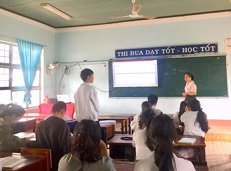 Một tiết ôn thi tốt nghiệp THPT năm 2024 của Trường THPT Hà Huy Tập (huyện Kông Chro). Ảnh: ĐVCC